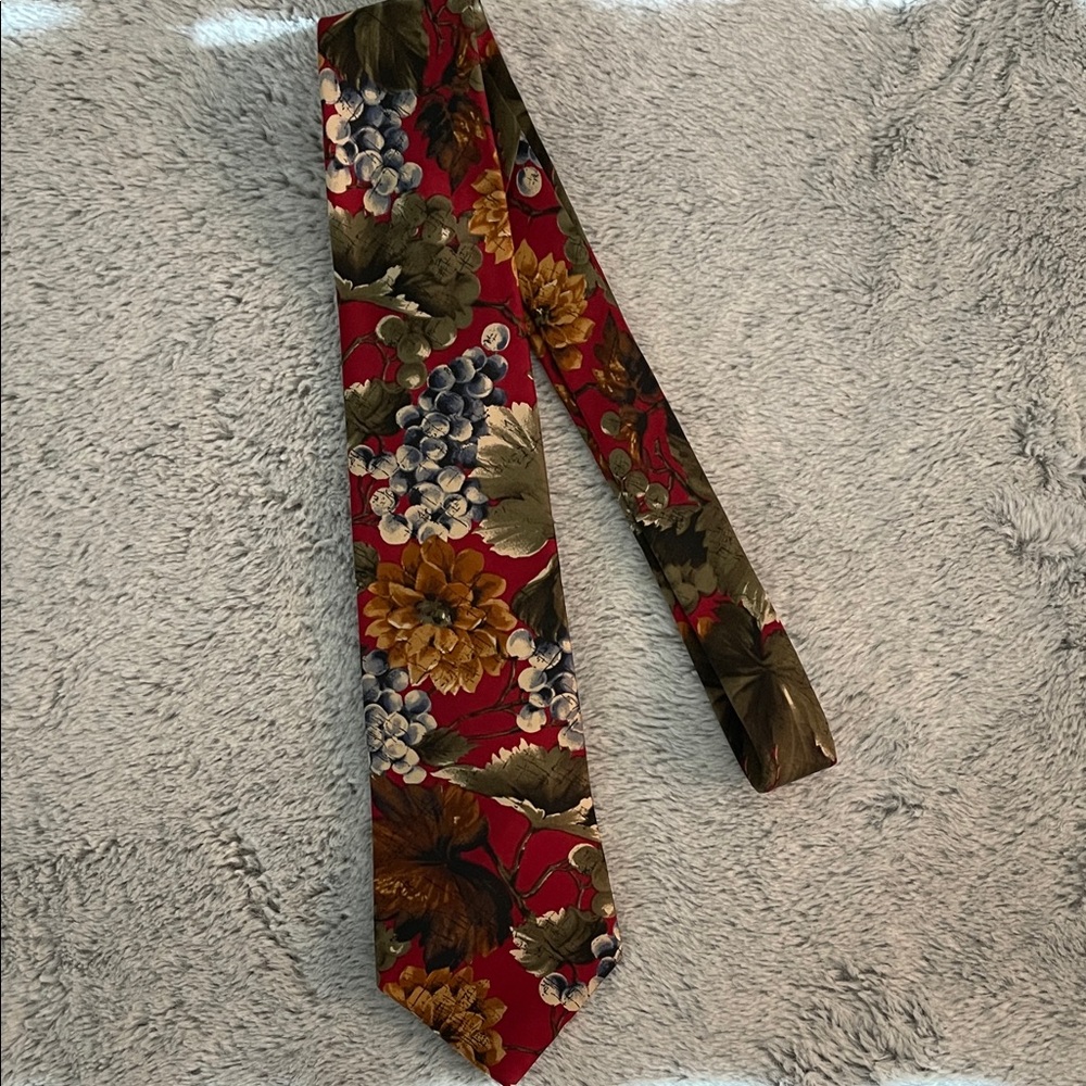 Halston 111. Elegant Floral Red Tie